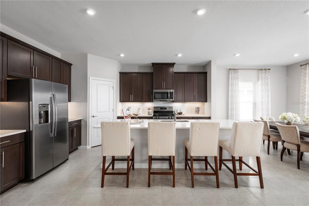 En Venta: $605,990 (4 camas, 3 baños, 3287 Pies cuadrados)