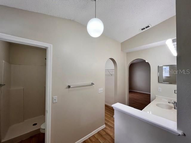 For Rent: $2,100 (3 beds, 2 baths, 1617 Square Feet)