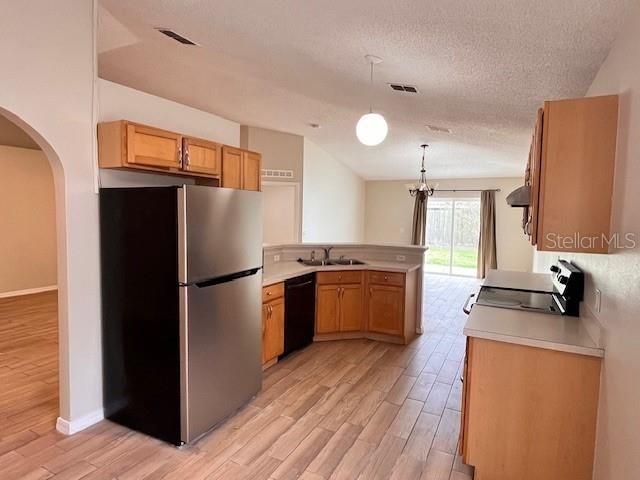 For Rent: $2,100 (3 beds, 2 baths, 1617 Square Feet)