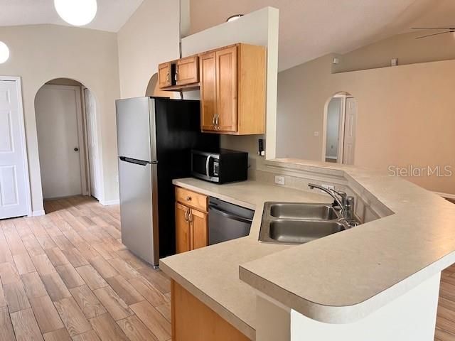 For Rent: $2,100 (3 beds, 2 baths, 1617 Square Feet)