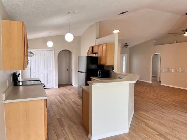 For Rent: $2,100 (3 beds, 2 baths, 1617 Square Feet)
