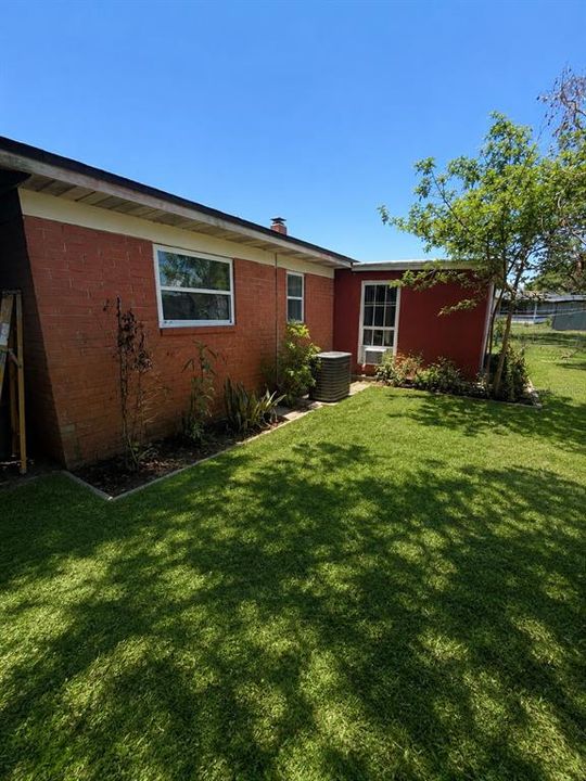 For Sale: $319,900 (4 beds, 2 baths, 1835 Square Feet)