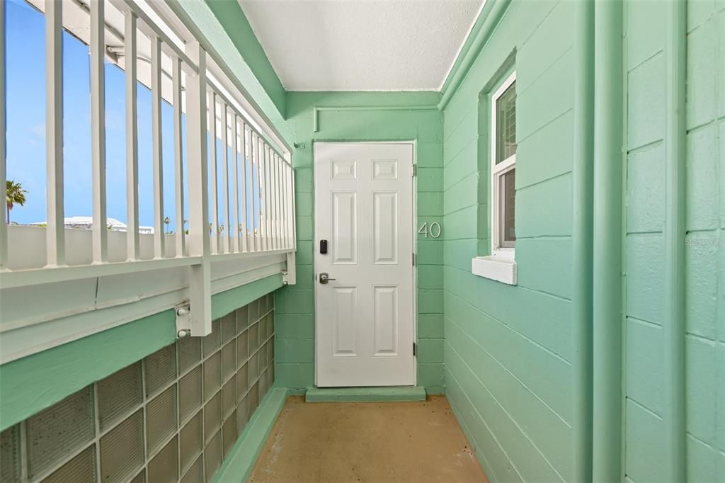 For Sale: $455,000 (2 beds, 1 baths, 635 Square Feet)