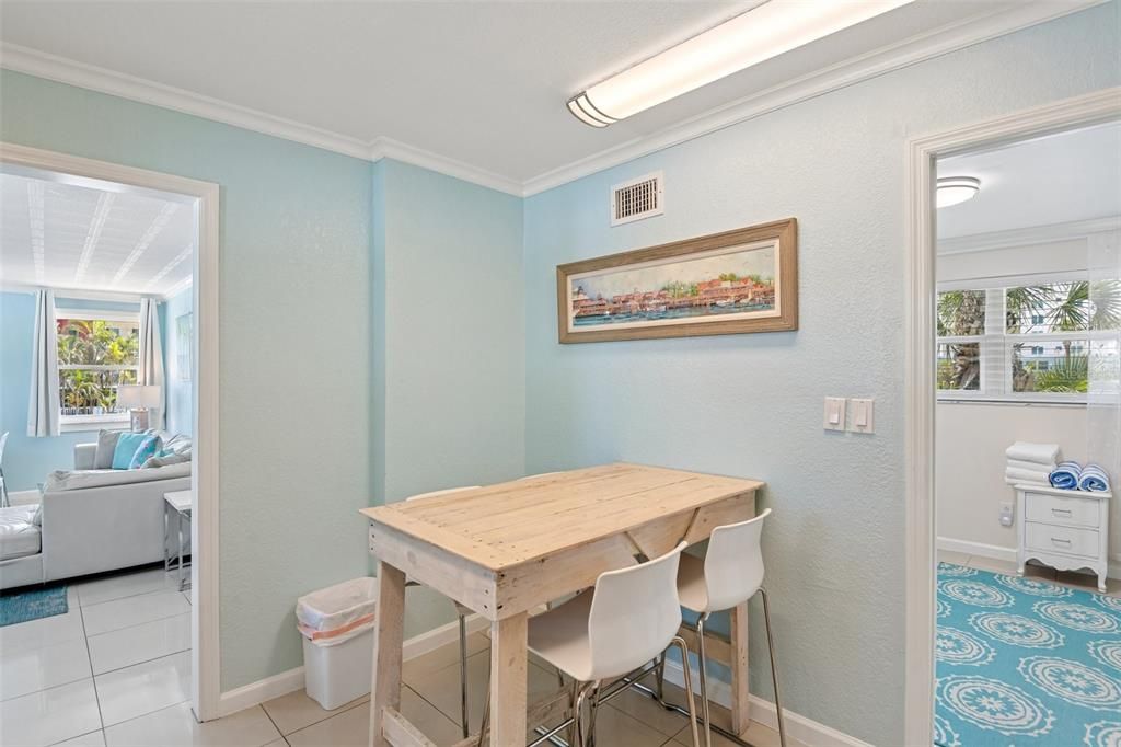 For Sale: $455,000 (2 beds, 1 baths, 635 Square Feet)