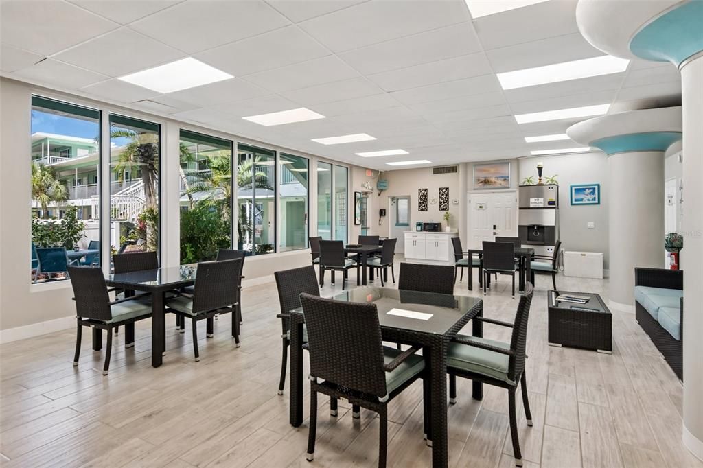 For Sale: $455,000 (2 beds, 1 baths, 635 Square Feet)