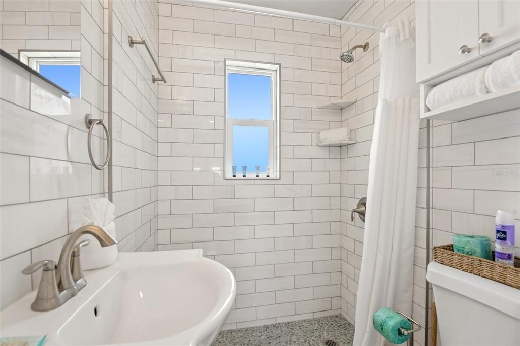 For Sale: $455,000 (2 beds, 1 baths, 635 Square Feet)