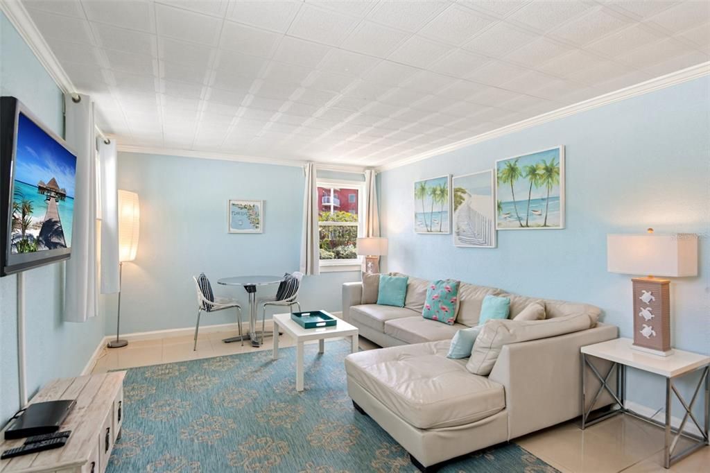 For Sale: $455,000 (2 beds, 1 baths, 635 Square Feet)