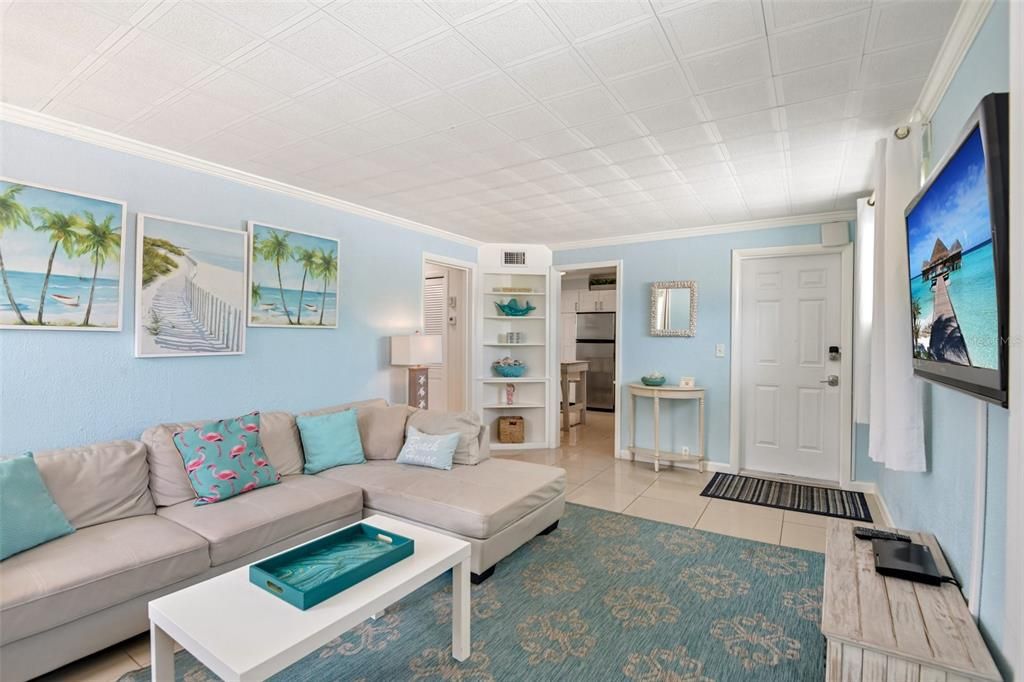 For Sale: $455,000 (2 beds, 1 baths, 635 Square Feet)