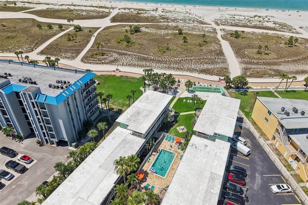 For Sale: $455,000 (2 beds, 1 baths, 635 Square Feet)