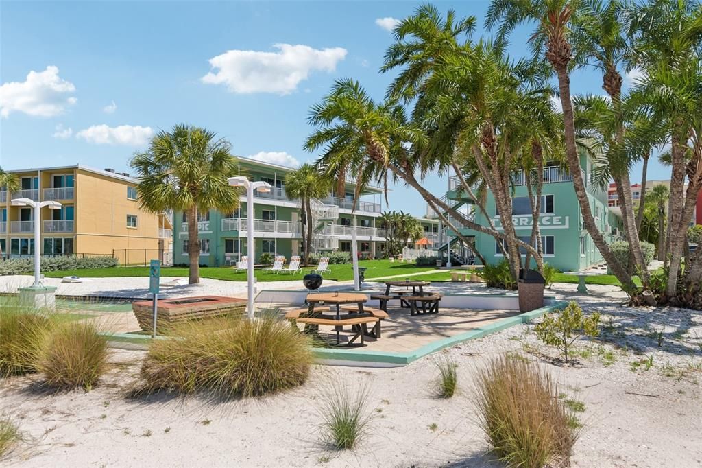 For Sale: $455,000 (2 beds, 1 baths, 635 Square Feet)