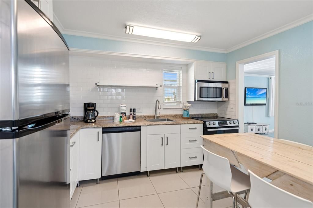 For Sale: $455,000 (2 beds, 1 baths, 635 Square Feet)