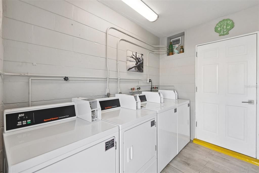 For Sale: $455,000 (2 beds, 1 baths, 635 Square Feet)