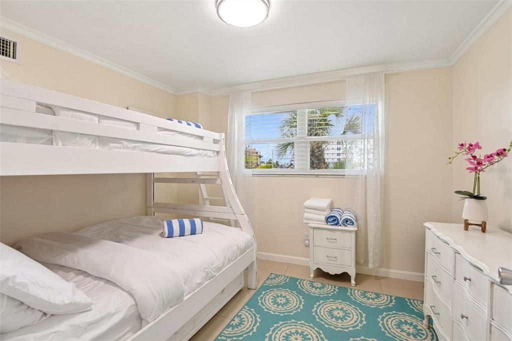 For Sale: $455,000 (2 beds, 1 baths, 635 Square Feet)