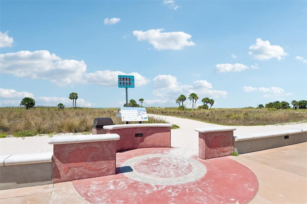 For Sale: $455,000 (2 beds, 1 baths, 635 Square Feet)