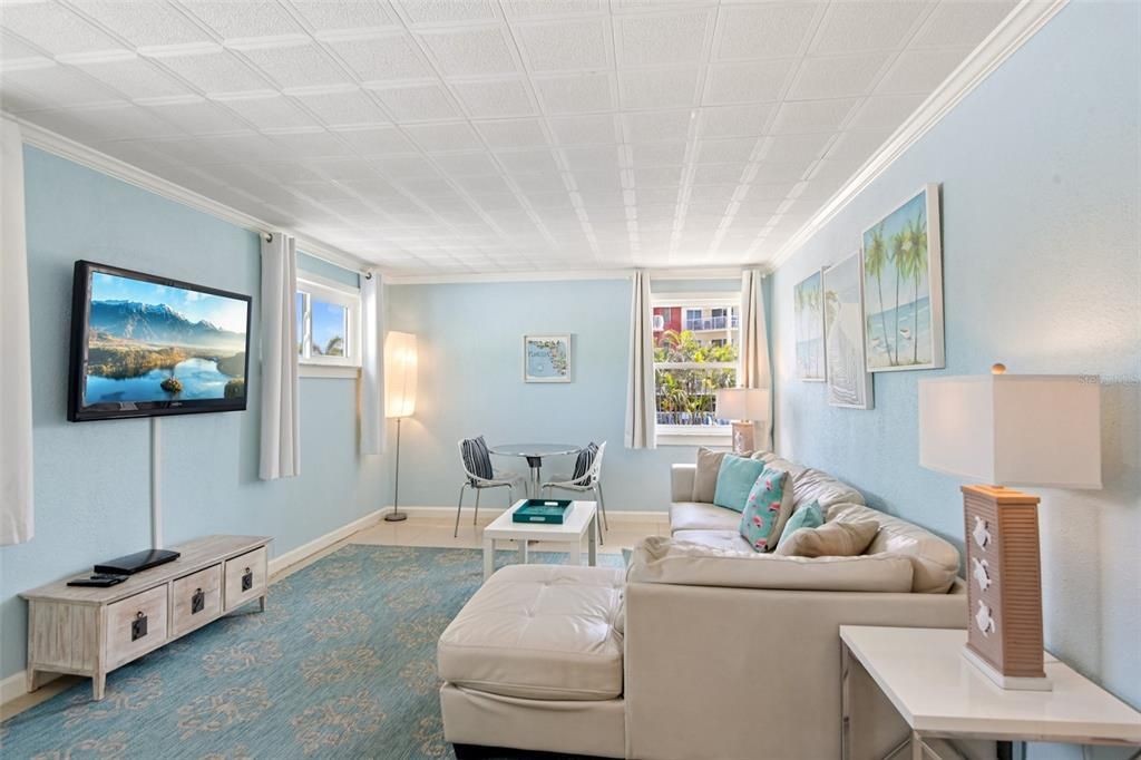 For Sale: $455,000 (2 beds, 1 baths, 635 Square Feet)