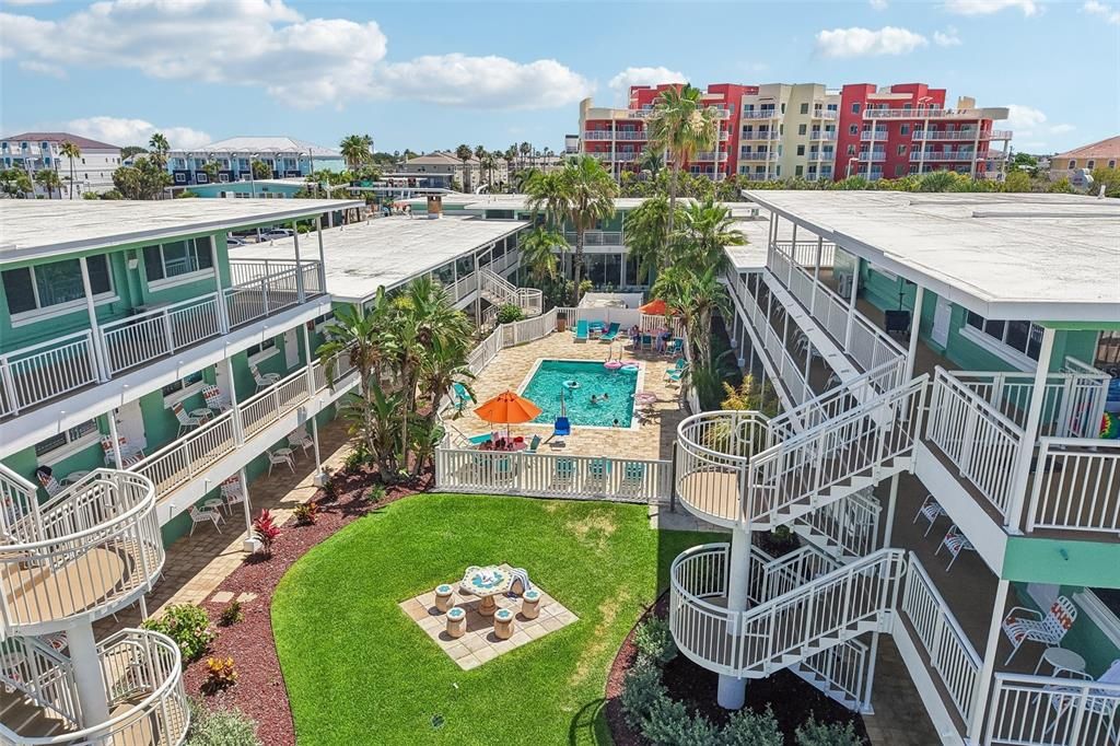 For Sale: $455,000 (2 beds, 1 baths, 635 Square Feet)