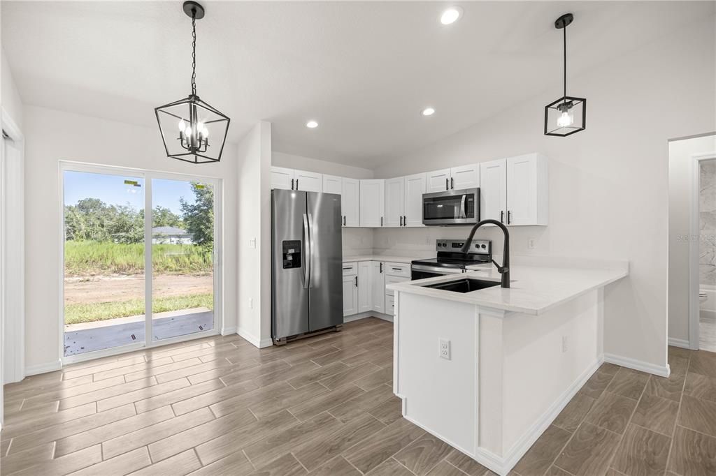 Active With Contract: $230,000 (3 beds, 2 baths, 1211 Square Feet)