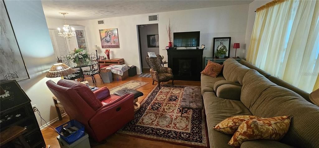 For Sale: $155,000 (2 beds, 2 baths, 1260 Square Feet)