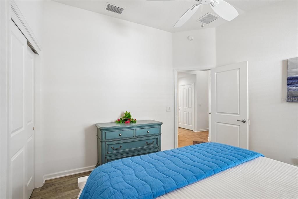 For Sale: $375,000 (2 beds, 2 baths, 1295 Square Feet)