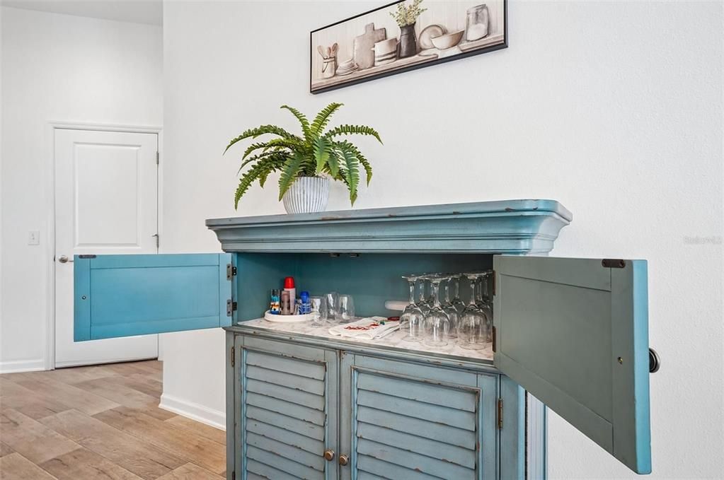 For Sale: $375,000 (2 beds, 2 baths, 1295 Square Feet)