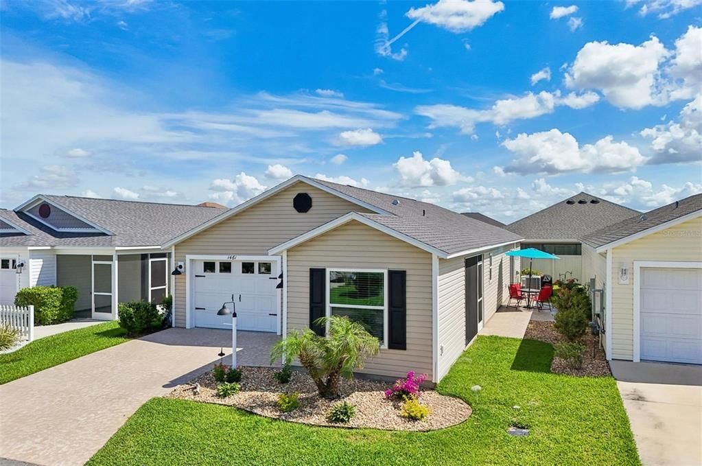 For Sale: $375,000 (2 beds, 2 baths, 1295 Square Feet)