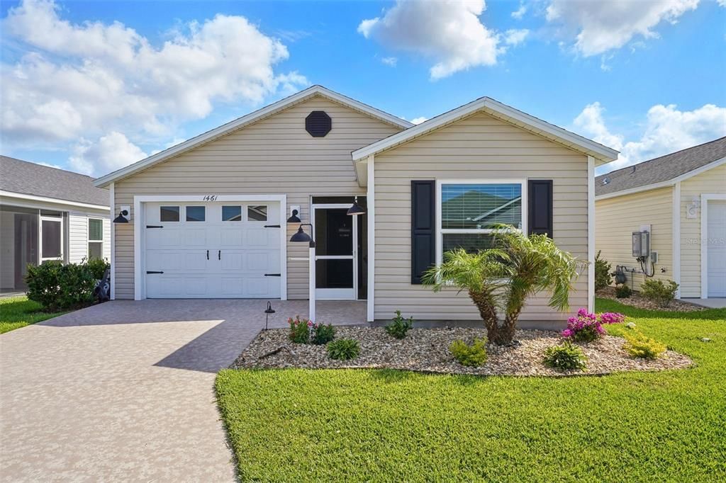 For Sale: $375,000 (2 beds, 2 baths, 1295 Square Feet)