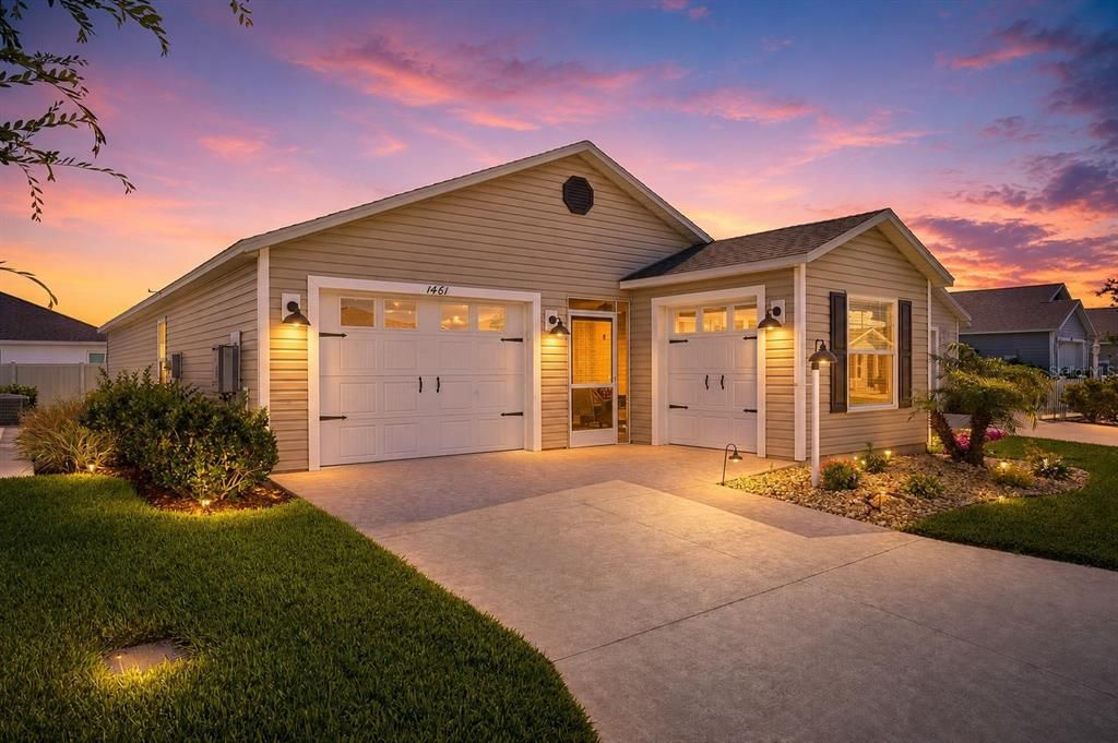 For Sale: $375,000 (2 beds, 2 baths, 1295 Square Feet)