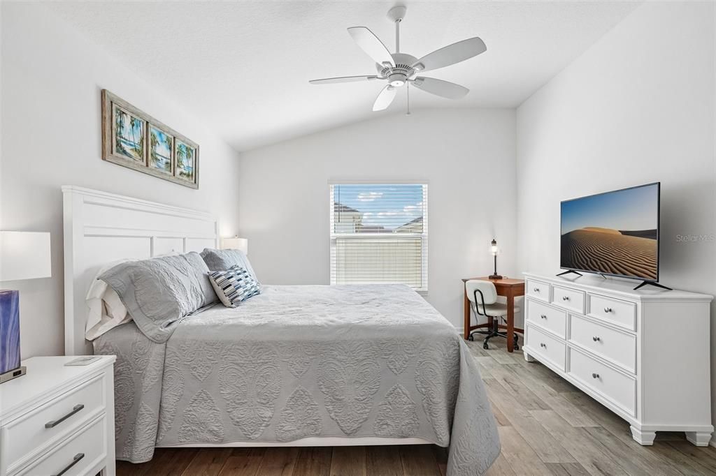 For Sale: $375,000 (2 beds, 2 baths, 1295 Square Feet)