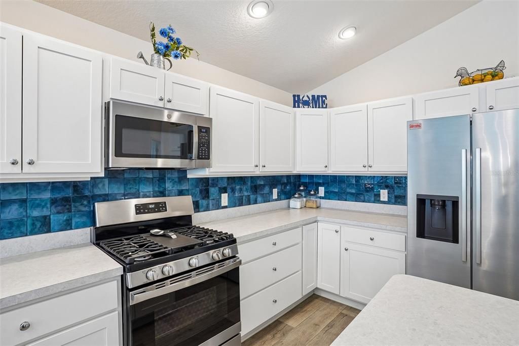 For Sale: $375,000 (2 beds, 2 baths, 1295 Square Feet)