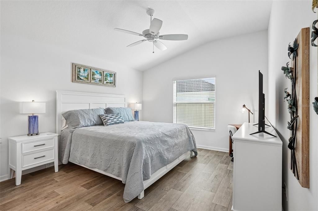 For Sale: $375,000 (2 beds, 2 baths, 1295 Square Feet)
