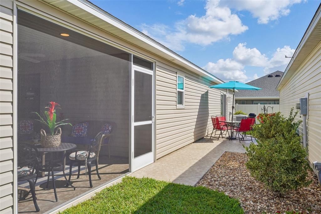 For Sale: $375,000 (2 beds, 2 baths, 1295 Square Feet)