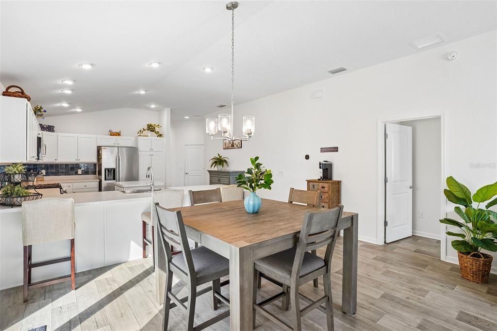 For Sale: $375,000 (2 beds, 2 baths, 1295 Square Feet)