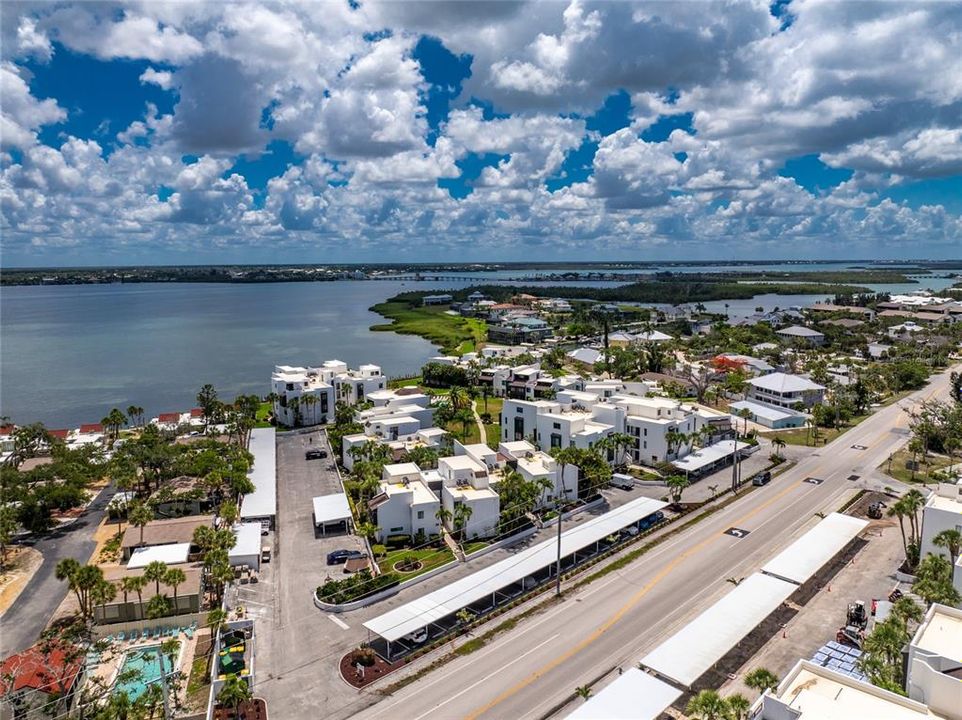 For Sale: $435,000 (2 beds, 2 baths, 1185 Square Feet)