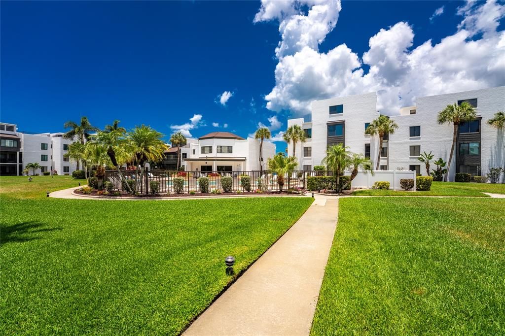 For Sale: $435,000 (2 beds, 2 baths, 1185 Square Feet)