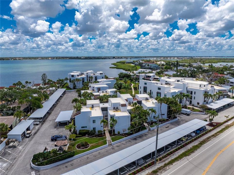 For Sale: $435,000 (2 beds, 2 baths, 1185 Square Feet)