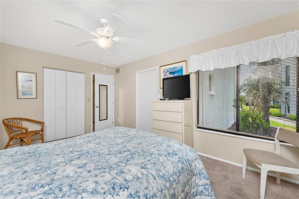 For Sale: $435,000 (2 beds, 2 baths, 1185 Square Feet)