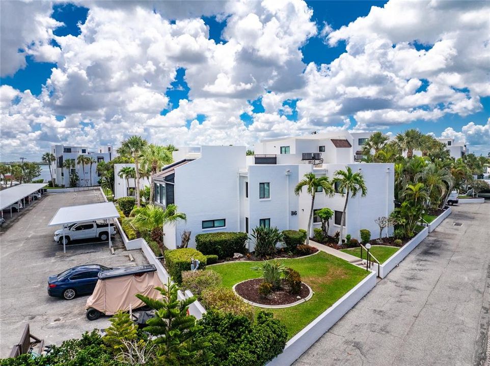 For Sale: $435,000 (2 beds, 2 baths, 1185 Square Feet)
