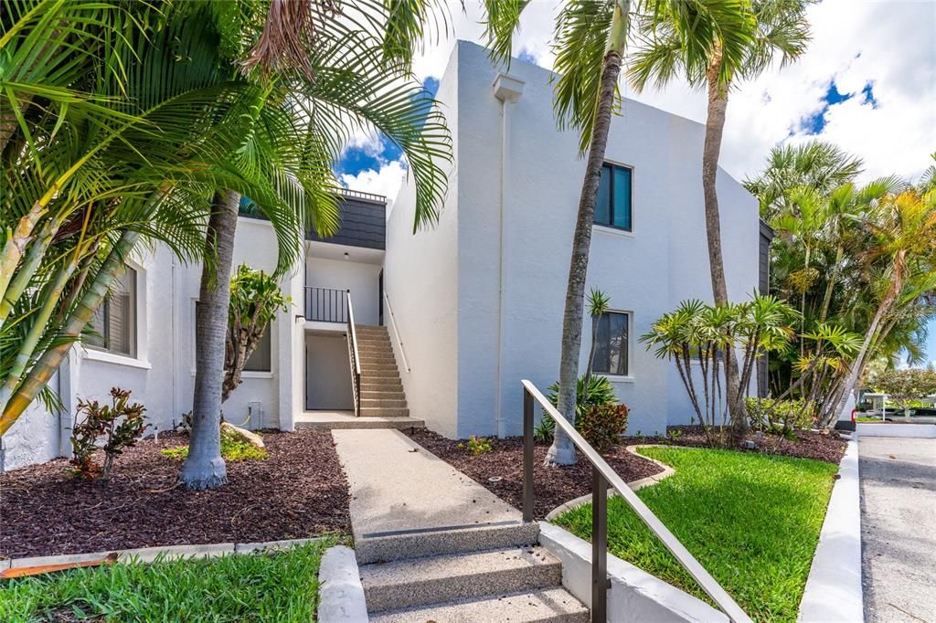 For Sale: $435,000 (2 beds, 2 baths, 1185 Square Feet)