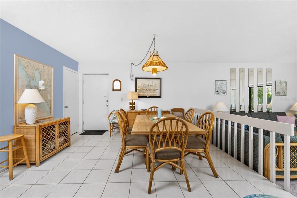 For Sale: $435,000 (2 beds, 2 baths, 1185 Square Feet)