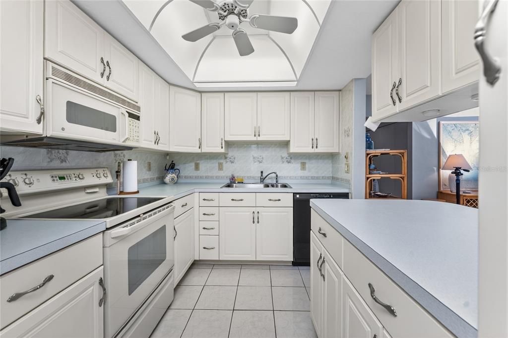 For Sale: $435,000 (2 beds, 2 baths, 1185 Square Feet)