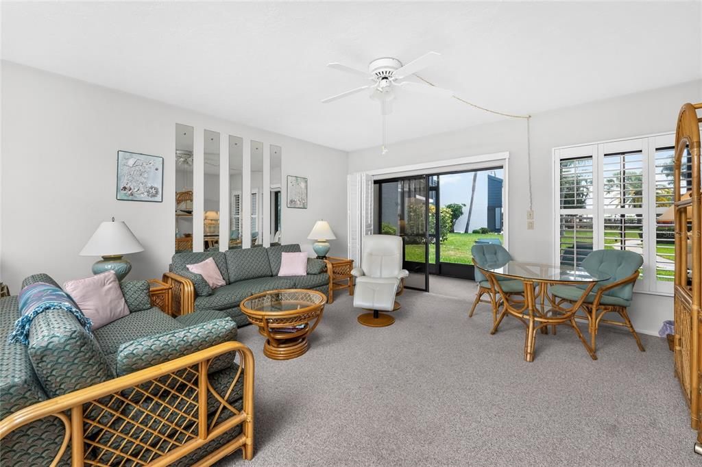 For Sale: $435,000 (2 beds, 2 baths, 1185 Square Feet)