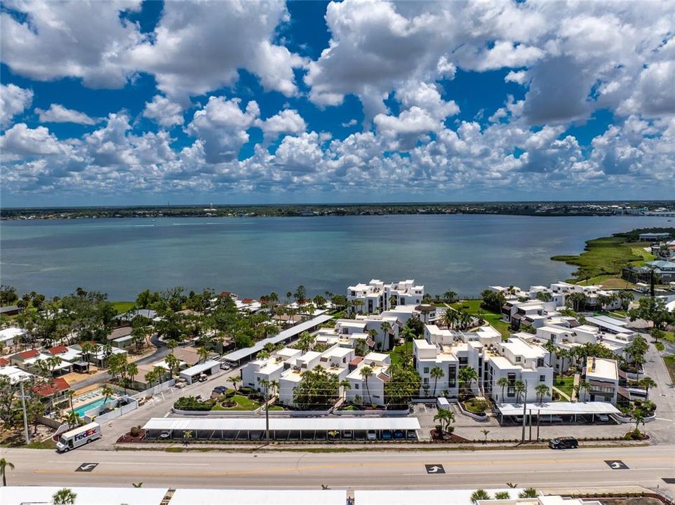 For Sale: $435,000 (2 beds, 2 baths, 1185 Square Feet)