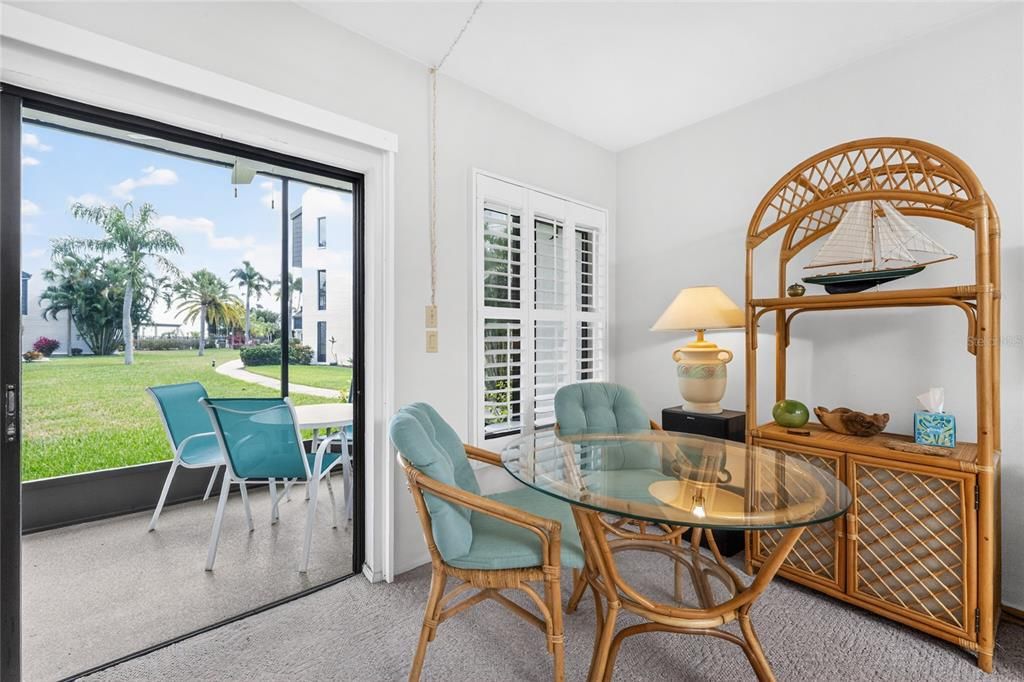 For Sale: $435,000 (2 beds, 2 baths, 1185 Square Feet)