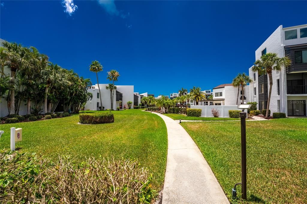 For Sale: $435,000 (2 beds, 2 baths, 1185 Square Feet)