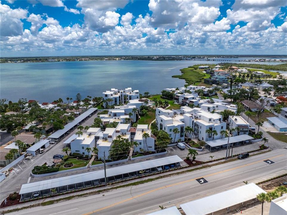 For Sale: $435,000 (2 beds, 2 baths, 1185 Square Feet)