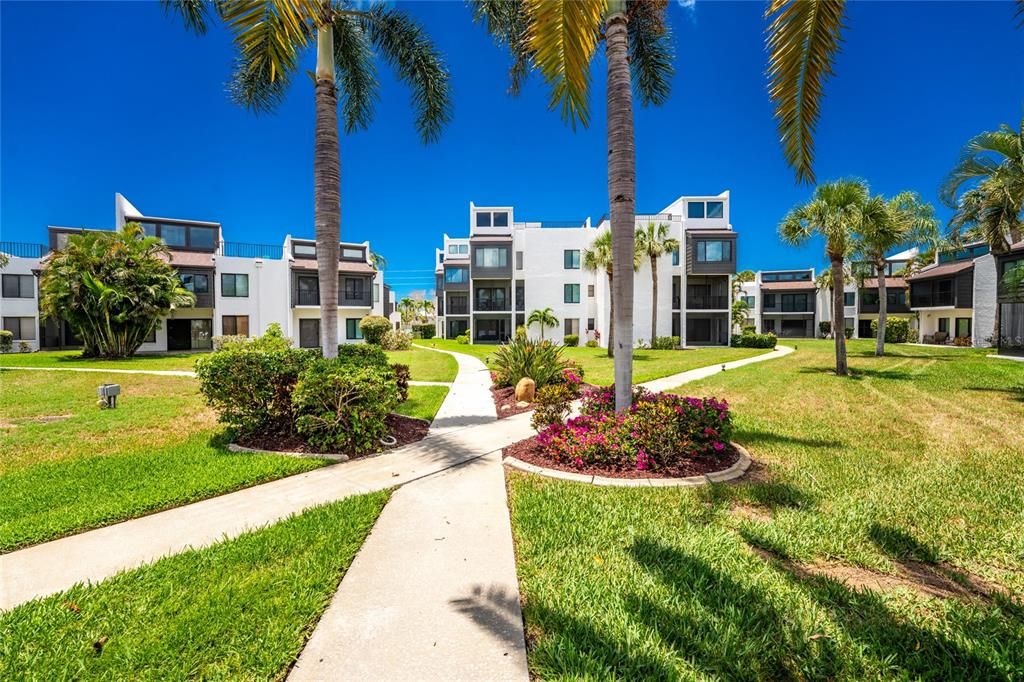 For Sale: $435,000 (2 beds, 2 baths, 1185 Square Feet)