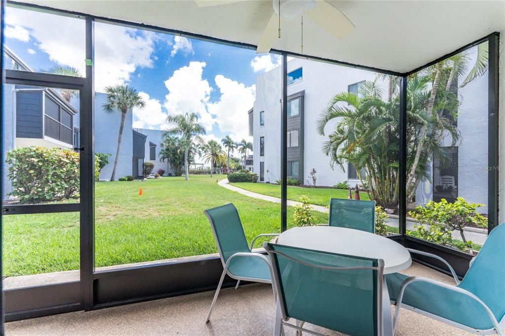 For Sale: $435,000 (2 beds, 2 baths, 1185 Square Feet)