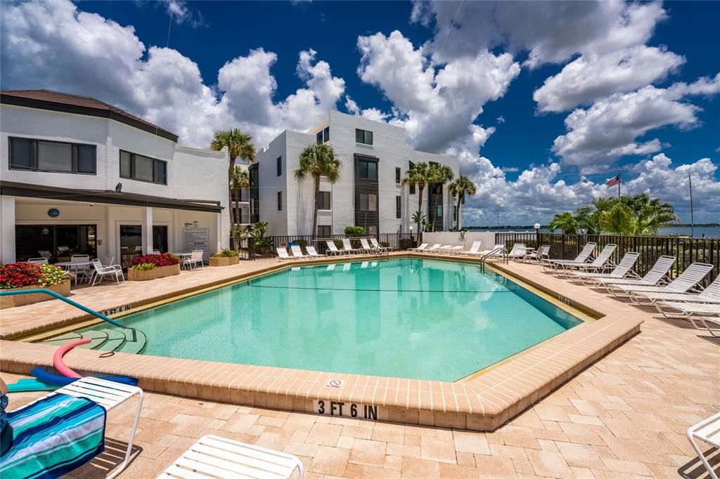 For Sale: $435,000 (2 beds, 2 baths, 1185 Square Feet)