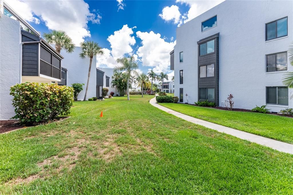 For Sale: $435,000 (2 beds, 2 baths, 1185 Square Feet)