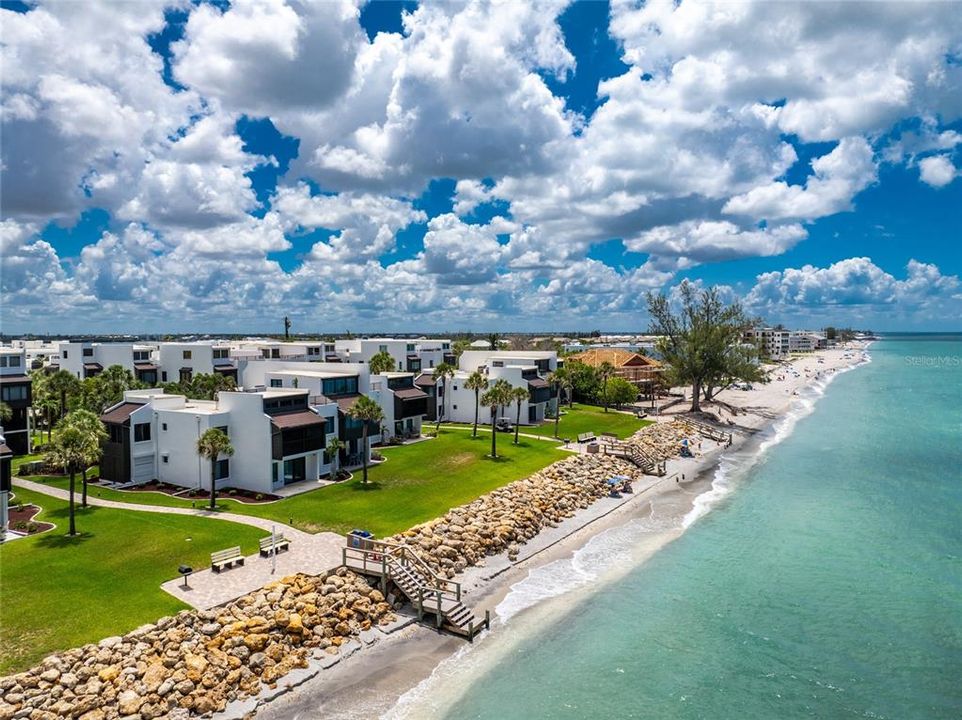 For Sale: $435,000 (2 beds, 2 baths, 1185 Square Feet)